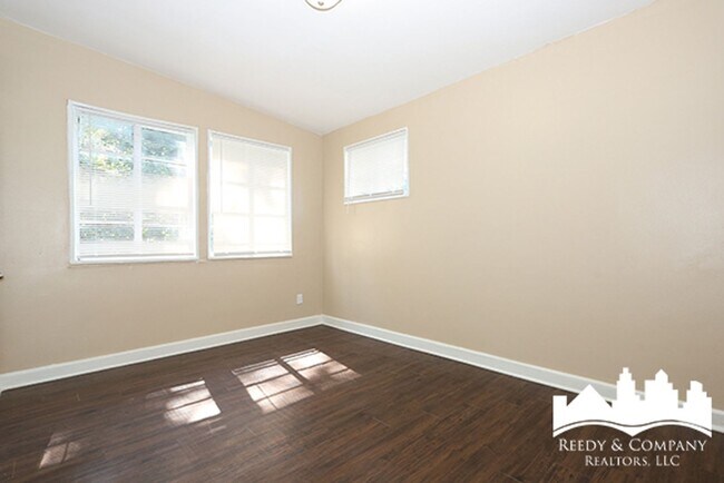 Building Photo - 1078 N Evergreen St