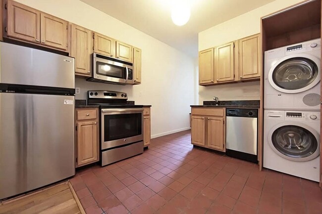 Primary Photo - 549 Bergen St