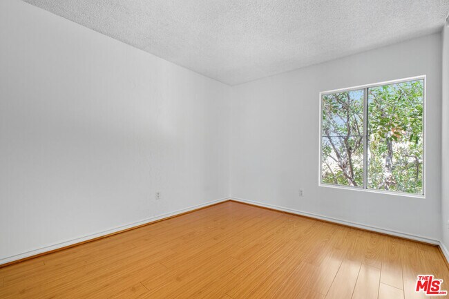 Building Photo - 18350 Hatteras St