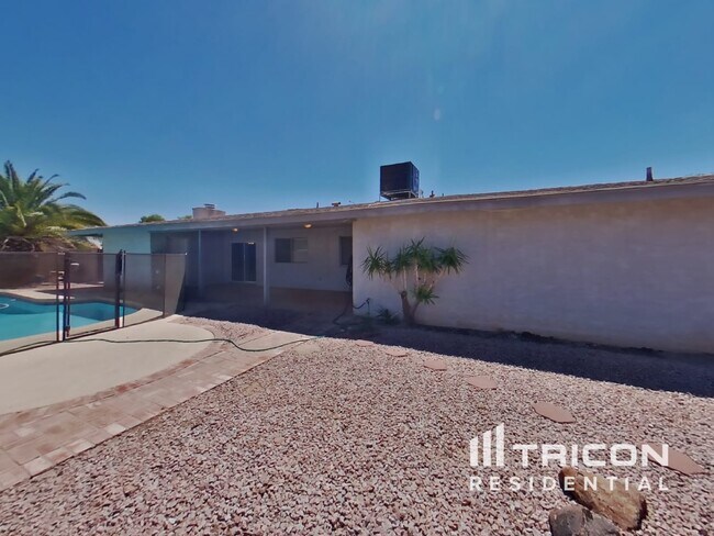 Building Photo - 1550 E Kramer St