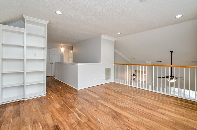 Building Photo - 1206 Green Knoll Dr