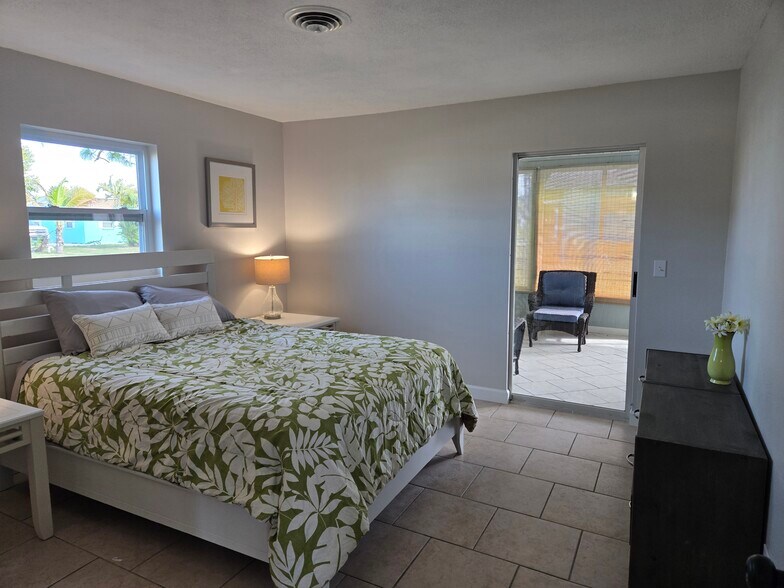 Building Photo - 2049 Arkansas Ave