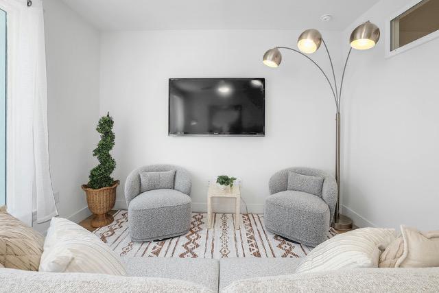 Building Photo - 1701 Simond Ave