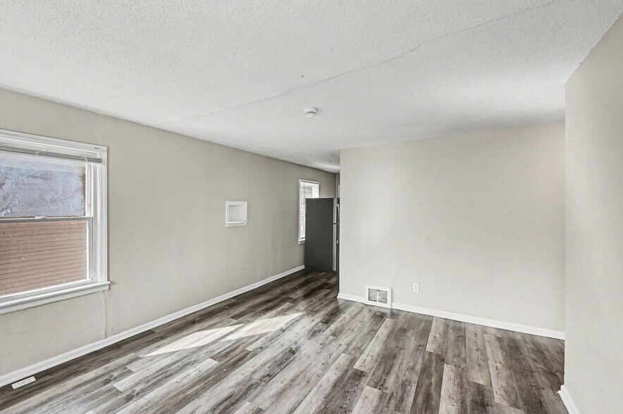 Building Photo - 7036 Bellefontaine Ave