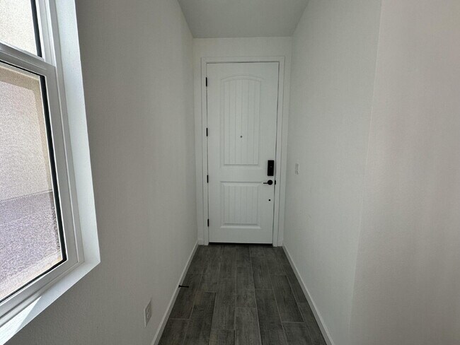 Building Photo - 878 Benning St
