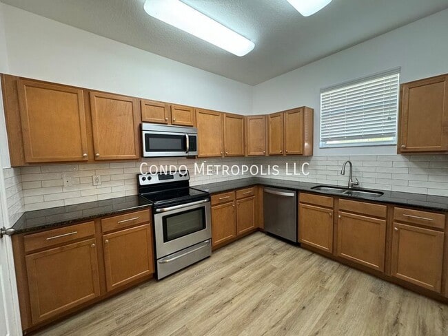 Building Photo - 1401 Priory Cir
