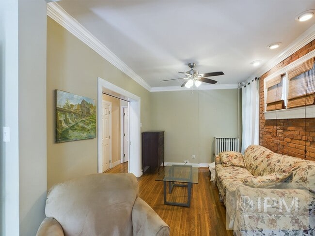 Building Photo - Spacious 5 Bedroom, 2.5 Bath Near The Avenues!