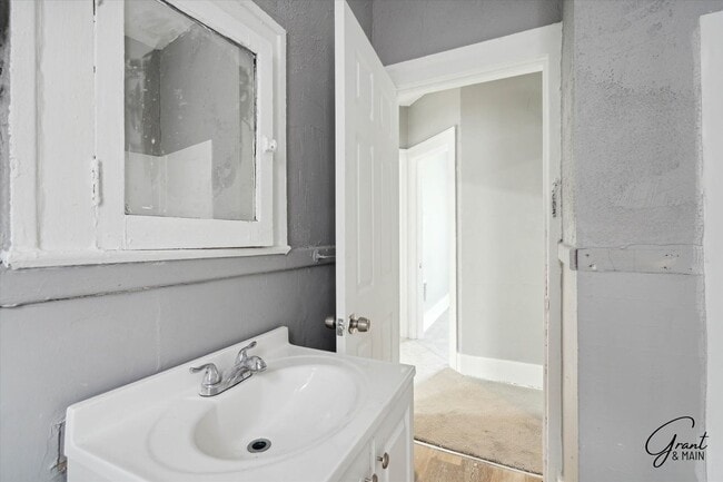 Building Photo - 3813 W Euclid St