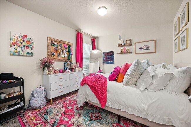 Building Photo - 2505 Bernadino Dr