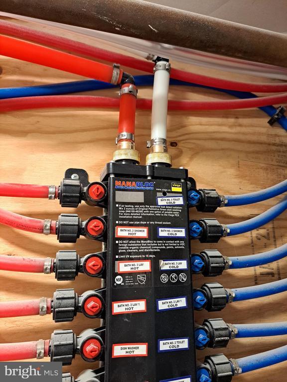 Building Photo - 3712 Clarendon Ave