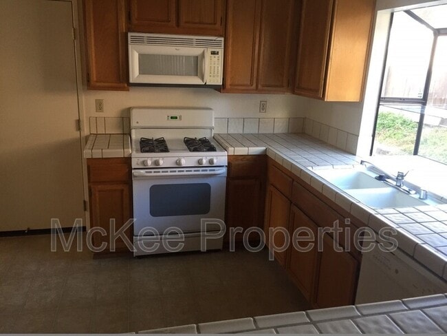 Building Photo - 12951 Pipilo Ct