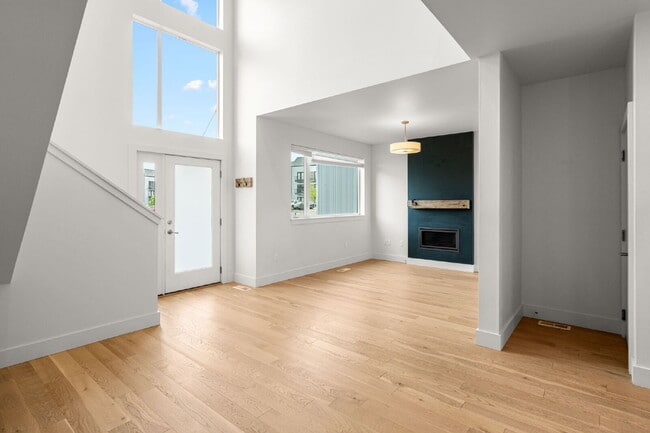 Building Photo - Modern Luxury Condo for Rent in Bozeman, MT