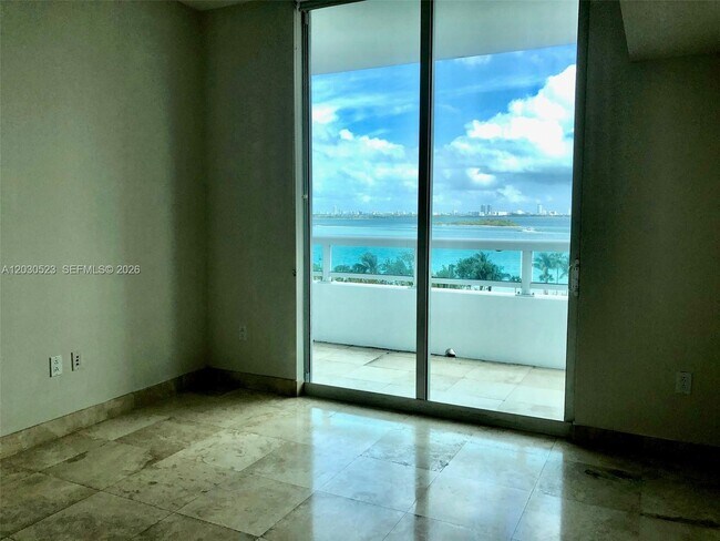 Building Photo - 1800 N Bayshore Dr