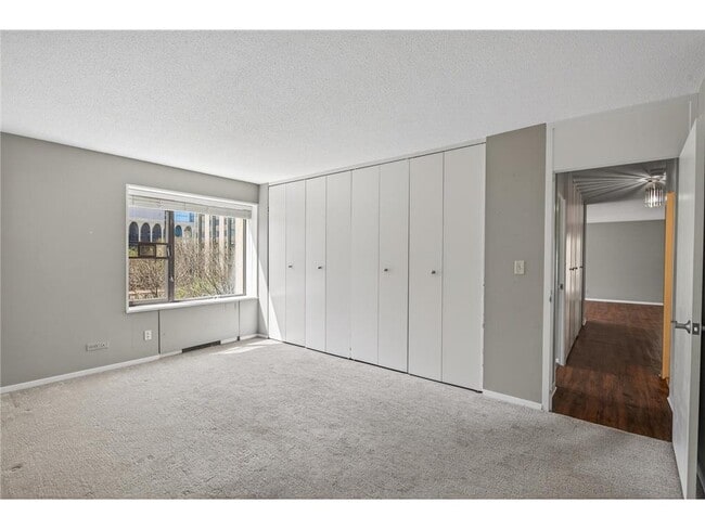 Building Photo - 19 S 1st St