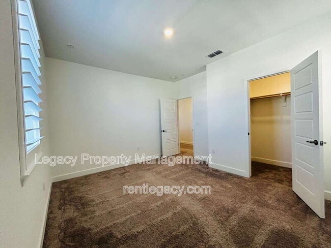 Building Photo - 4096 Azul Way