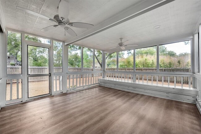 Building Photo - 6105 Sun Vista Dr