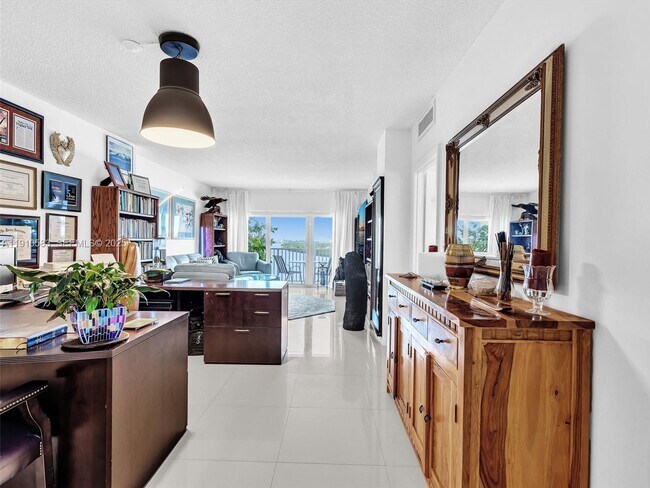 Building Photo - 300 Bayview Dr