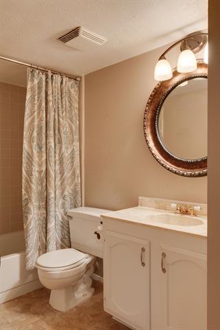 Building Photo - 6603 Blackberry Dr