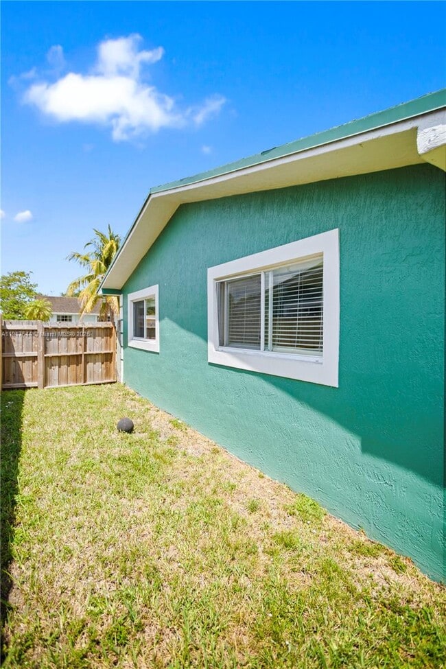 Building Photo - 1831 SW 97th Terrace