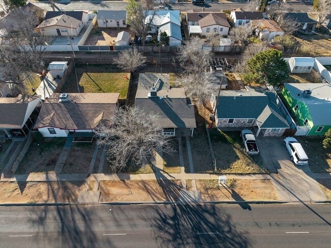 Building Photo - 2011 W 16th St