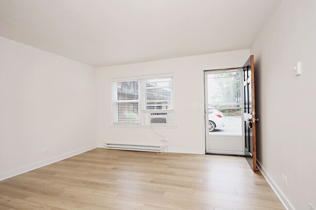 Building Photo - 2114 Ivy Rd