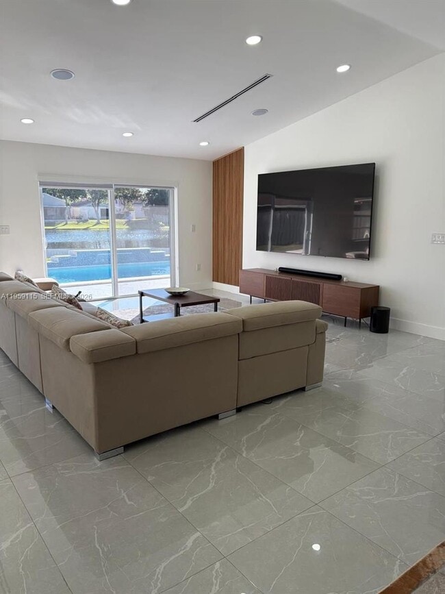 Building Photo - 920 Monticello Ave