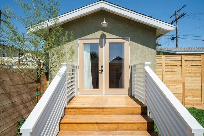 Building Photo - 2320 1/2 Alta Street