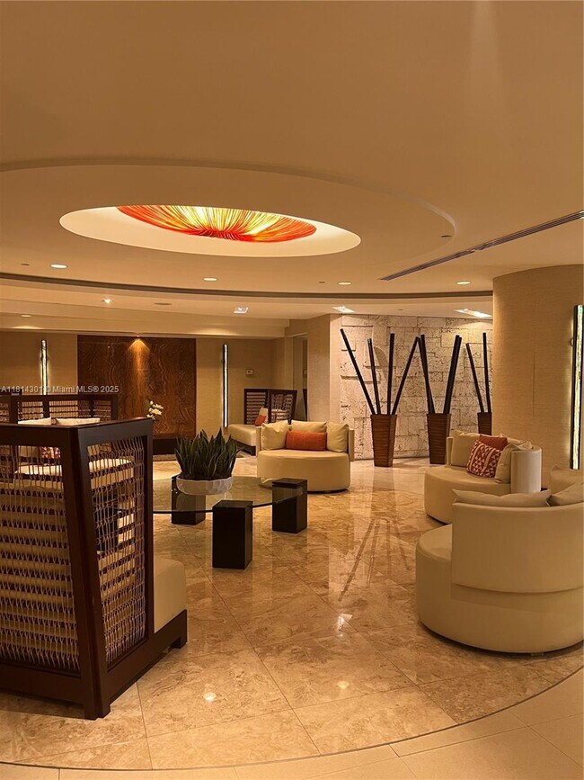 Building Photo - 2555 Collins Ave