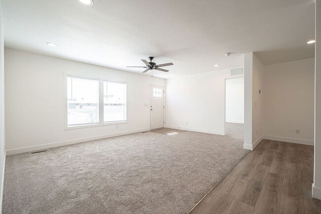 Building Photo - 8559 E Coralbell Ave