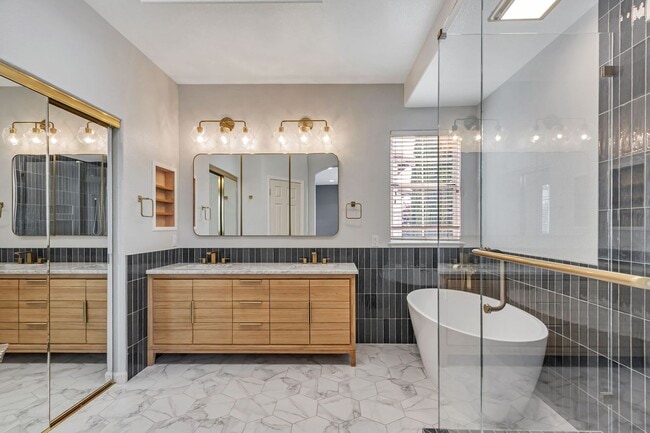 Building Photo - Remodeled 4-Bedroom 3-Bathroom House in Sa...