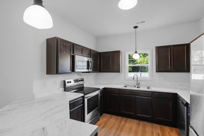 Building Photo - 502 Shallotte Ln