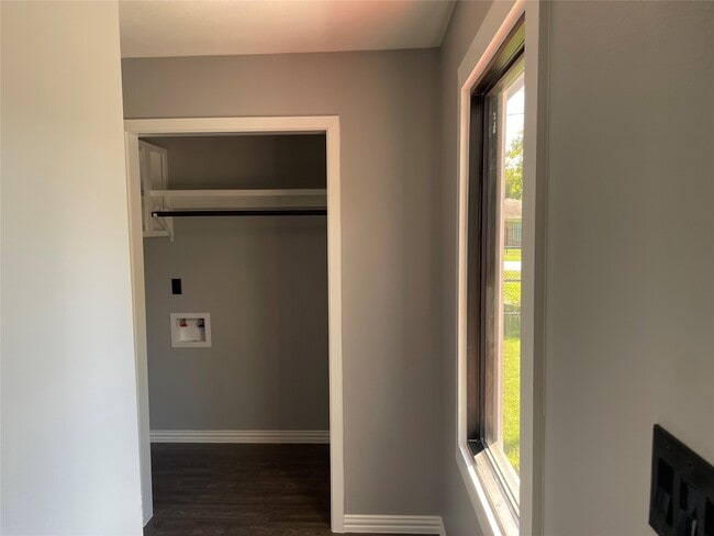 Building Photo - 2709 Terry St