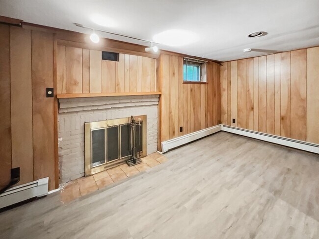 Building Photo - 312 Linden St