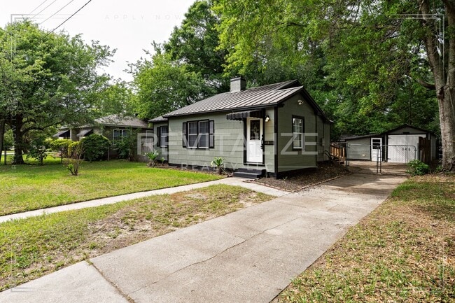 Building Photo - HALF-OFF DEPOSIT SPECIAL! Furnished 2 Bedr...