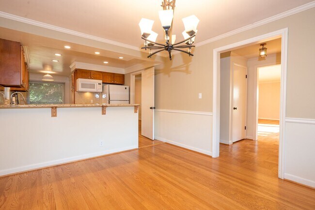 Building Photo - Beautiful Magnolia Brick close to village ...