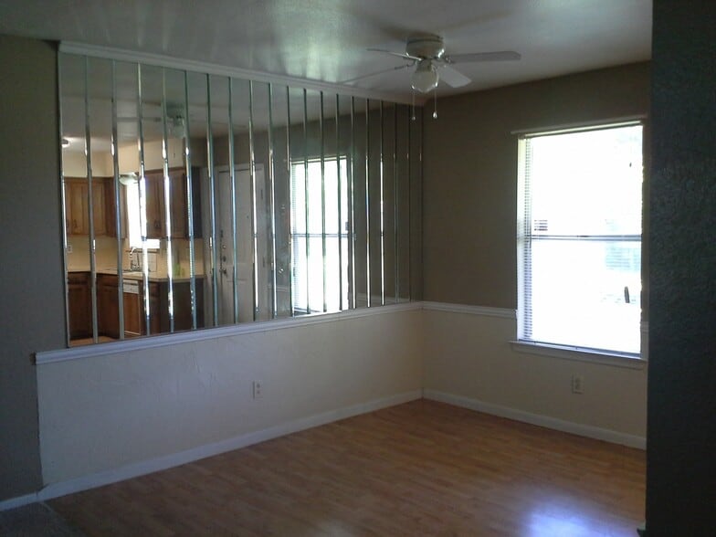 Building Photo - 3324 Dorothy Ln