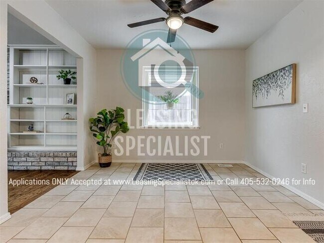 Building Photo - Stunning Yukon 3 Bed 2 Bath Home Available...