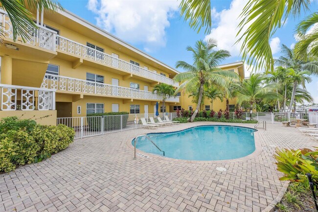 Building Photo - 815 Middle River Dr