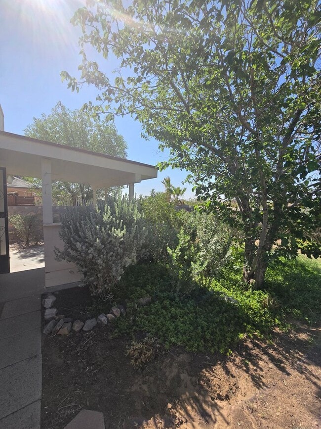 Building Photo - Northeast Home With Beautiful Mountain Views