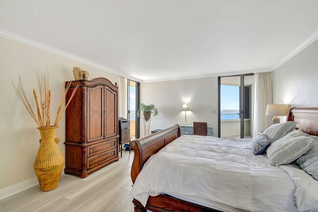 Building Photo - 5080 N Ocean Dr