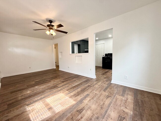 Building Photo - Cute Remodel