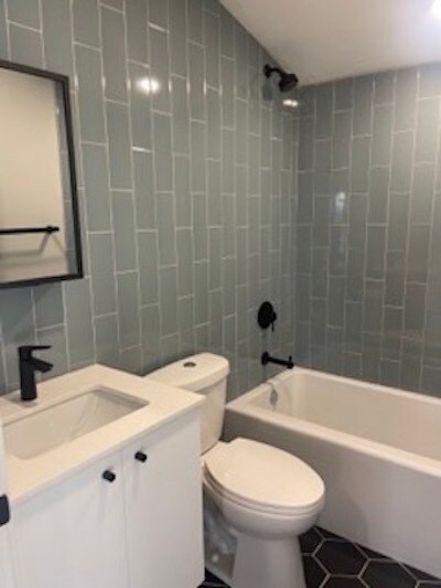 Building Photo - 3520 W Shakespeare Ave