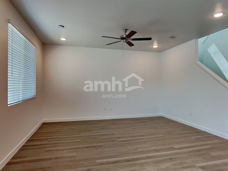 Building Photo - 4531 S 97th Dr