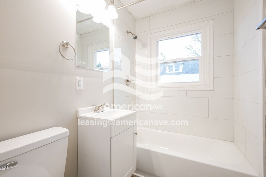 Building Photo - 1506 N Meade St