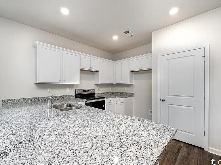 Building Photo - 170 Cassina Dr
