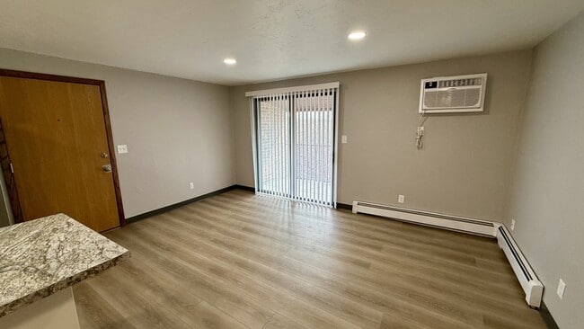 Building Photo - 2752 Humboldt Rd