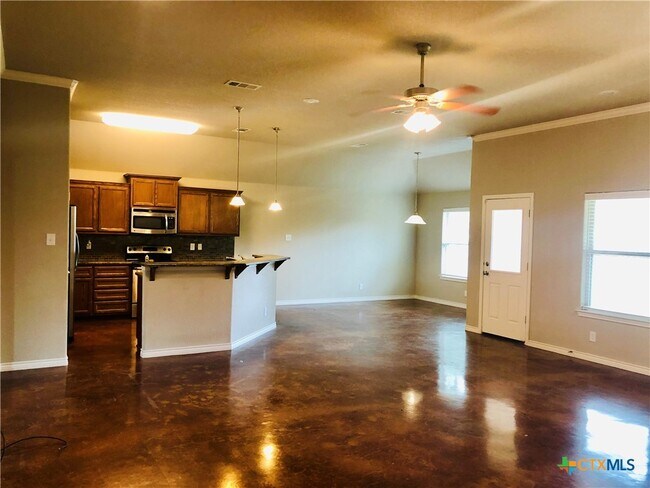 Building Photo - 606 Tumbleweed Dr