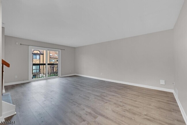 Building Photo - 107 Wimbledon Square