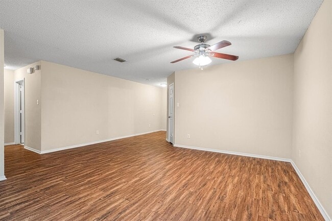 Building Photo - 3516 Clydesdale Dr