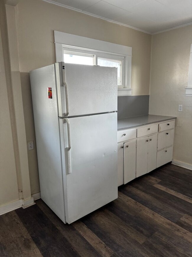 Building Photo - 1203 W Yakima Ave